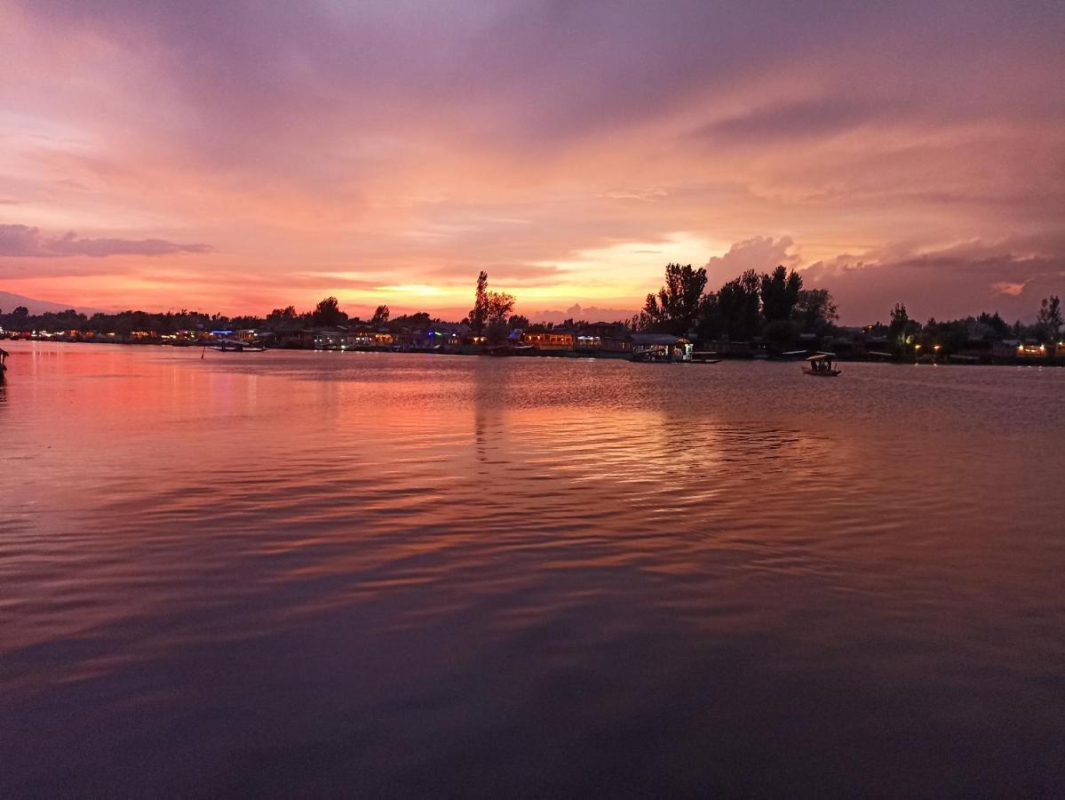 Goona Palace Houseboats Srīnagar المظهر الخارجي الصورة