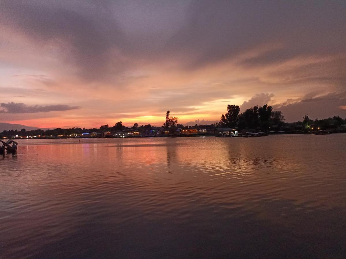 Goona Palace Houseboats Srīnagar المظهر الخارجي الصورة