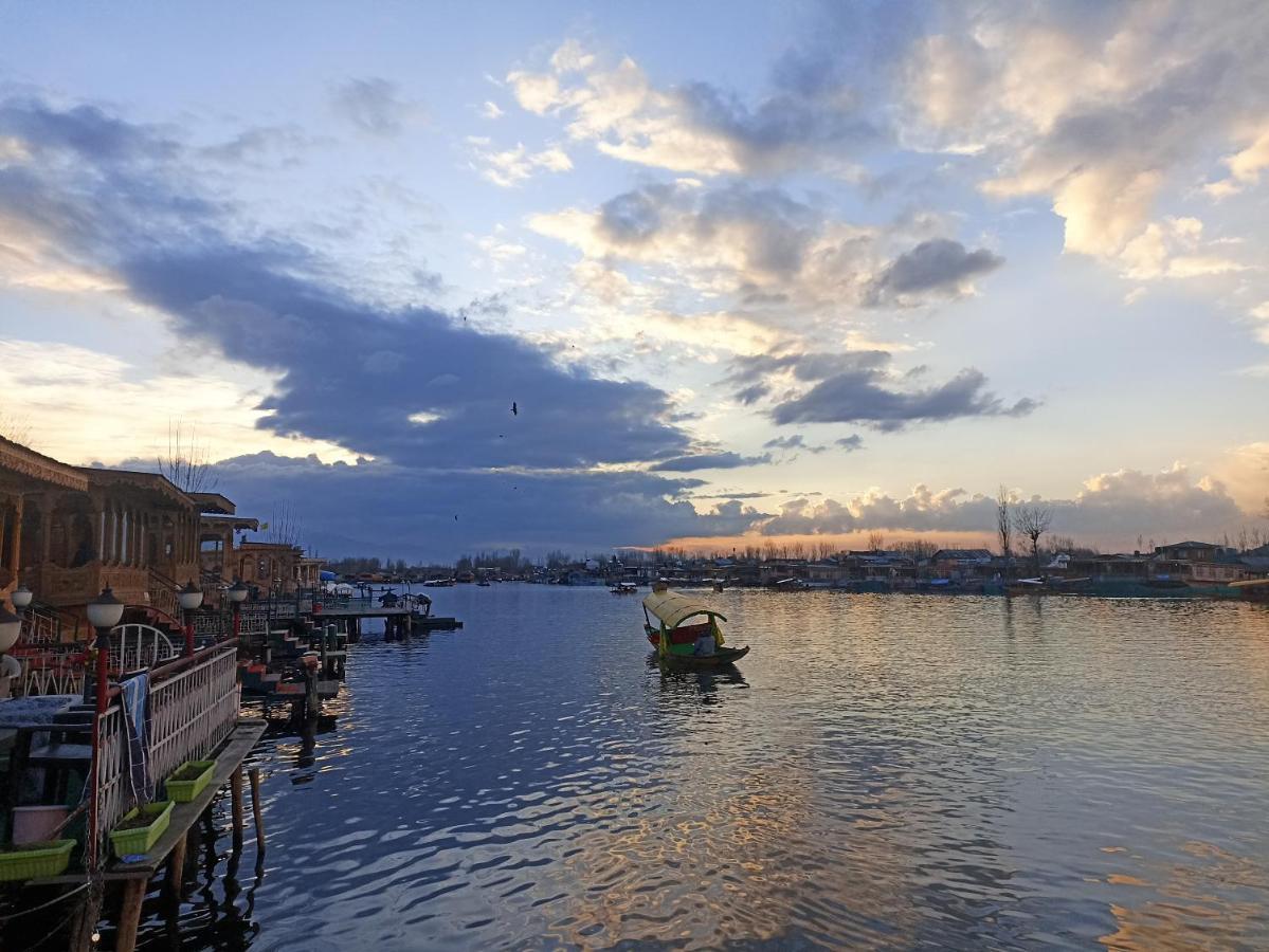 Goona Palace Houseboats Srīnagar المظهر الخارجي الصورة