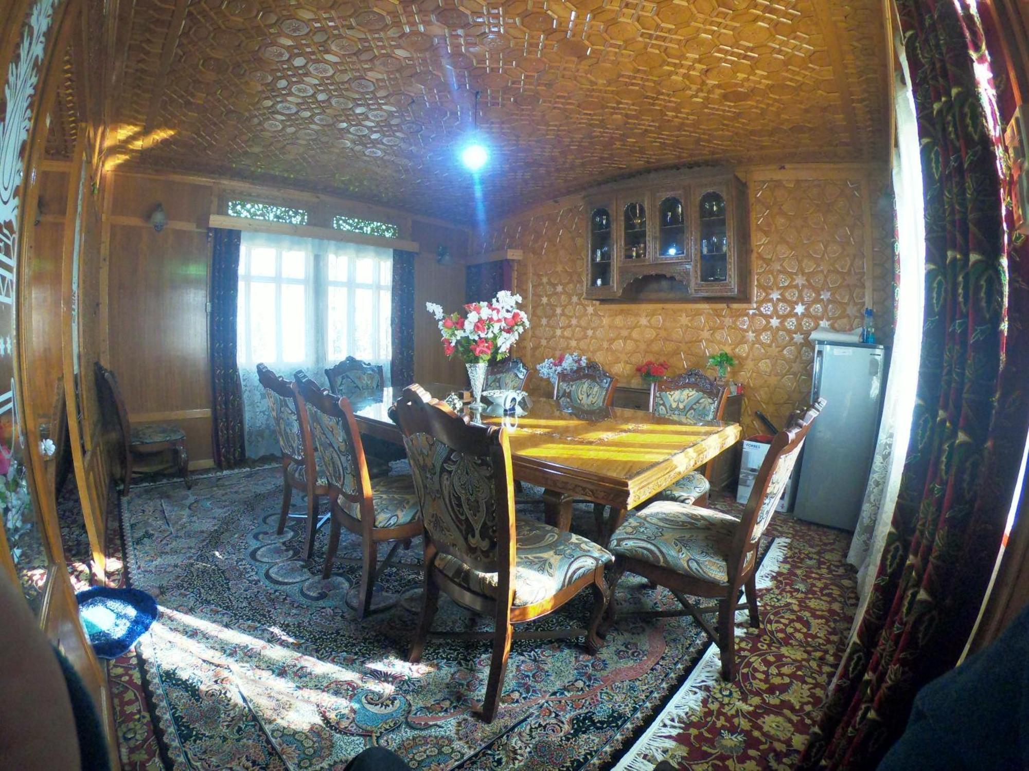 Goona Palace Houseboats Srīnagar المظهر الخارجي الصورة
