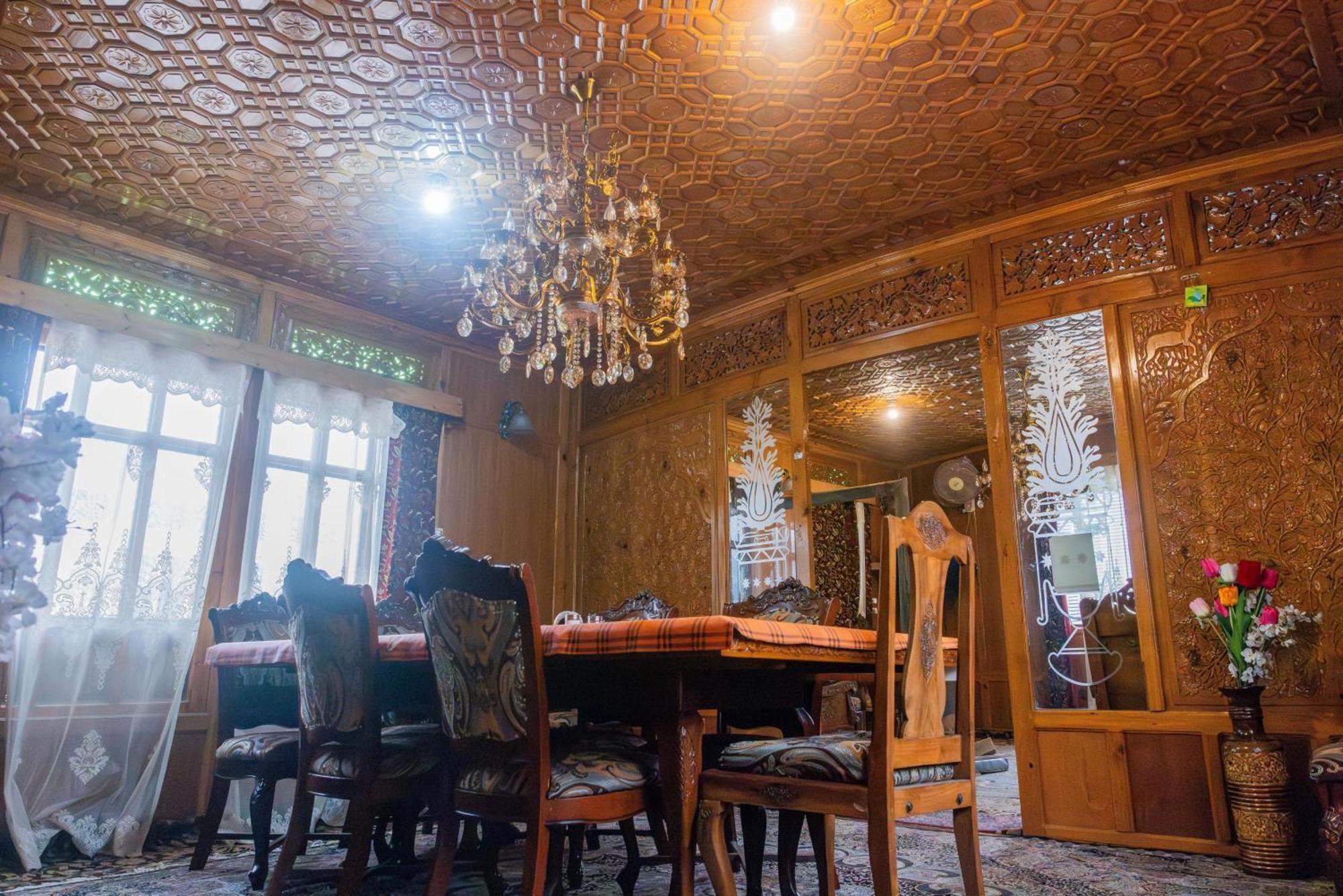 Goona Palace Houseboats Srīnagar المظهر الخارجي الصورة