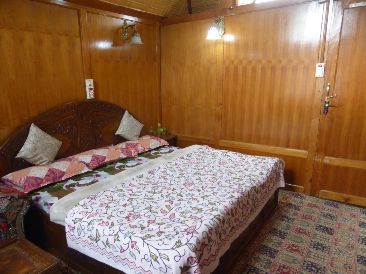 Goona Palace Houseboats Srīnagar المظهر الخارجي الصورة